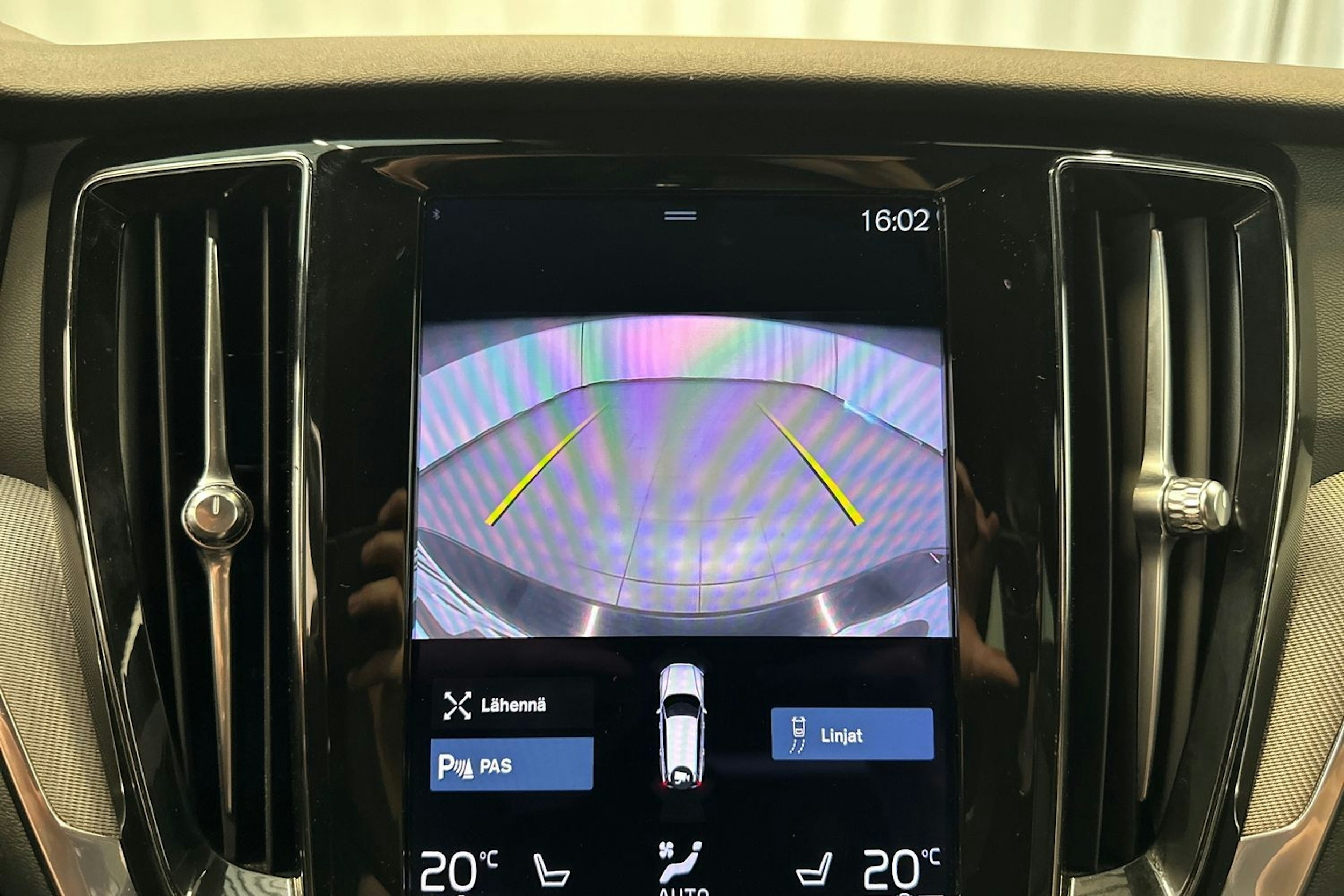 musta Volvo V60 2022 kuva 29.