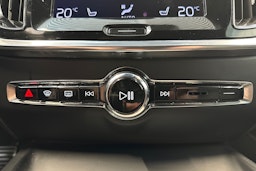musta Volvo V60 2022 kuva 30.