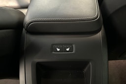 musta Volvo V60 2022 kuva 31.