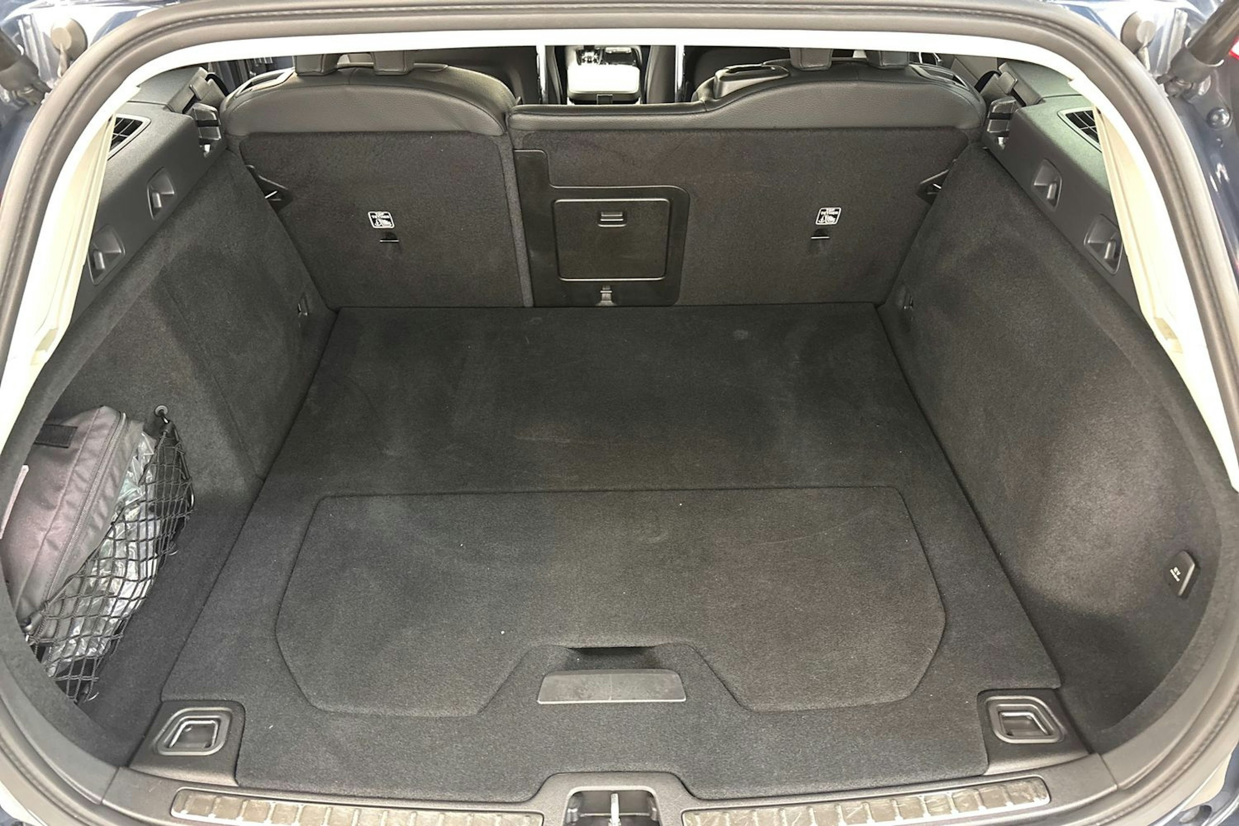 met. sininen Volvo V60 2022 kuva 15.