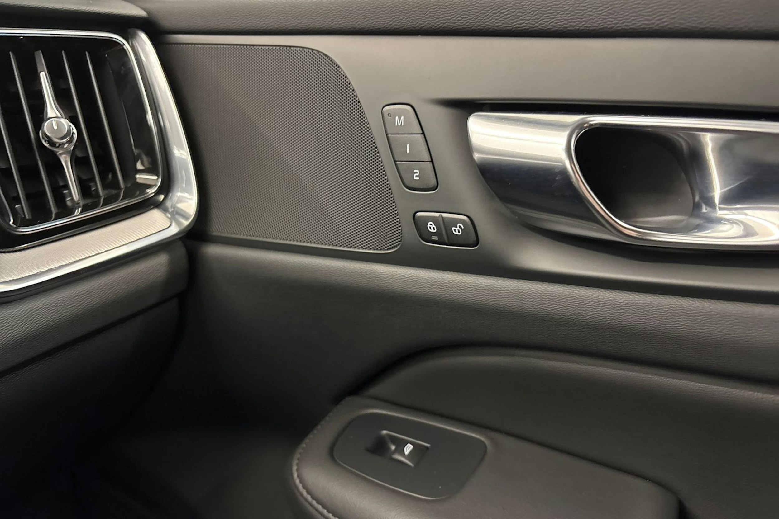 met. sininen Volvo V60 2022 kuva 32.