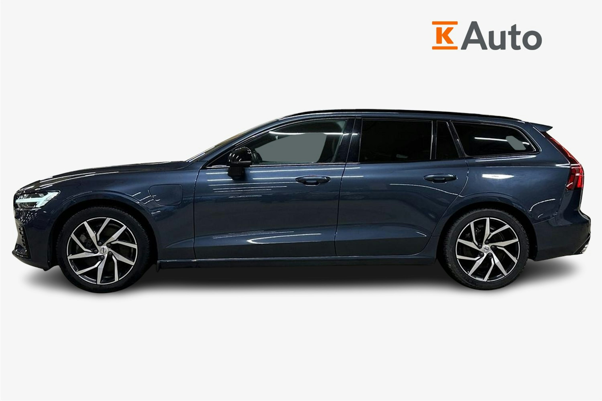 sininen Volvo V60 2022 kuva 5.