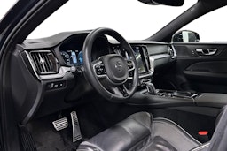 sininen Volvo V60 2022 kuva 6.