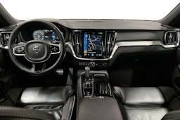 sininen Volvo V60 2022 kuva 7.