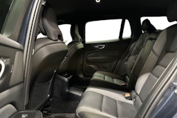 sininen Volvo V60 2022 kuva 8.