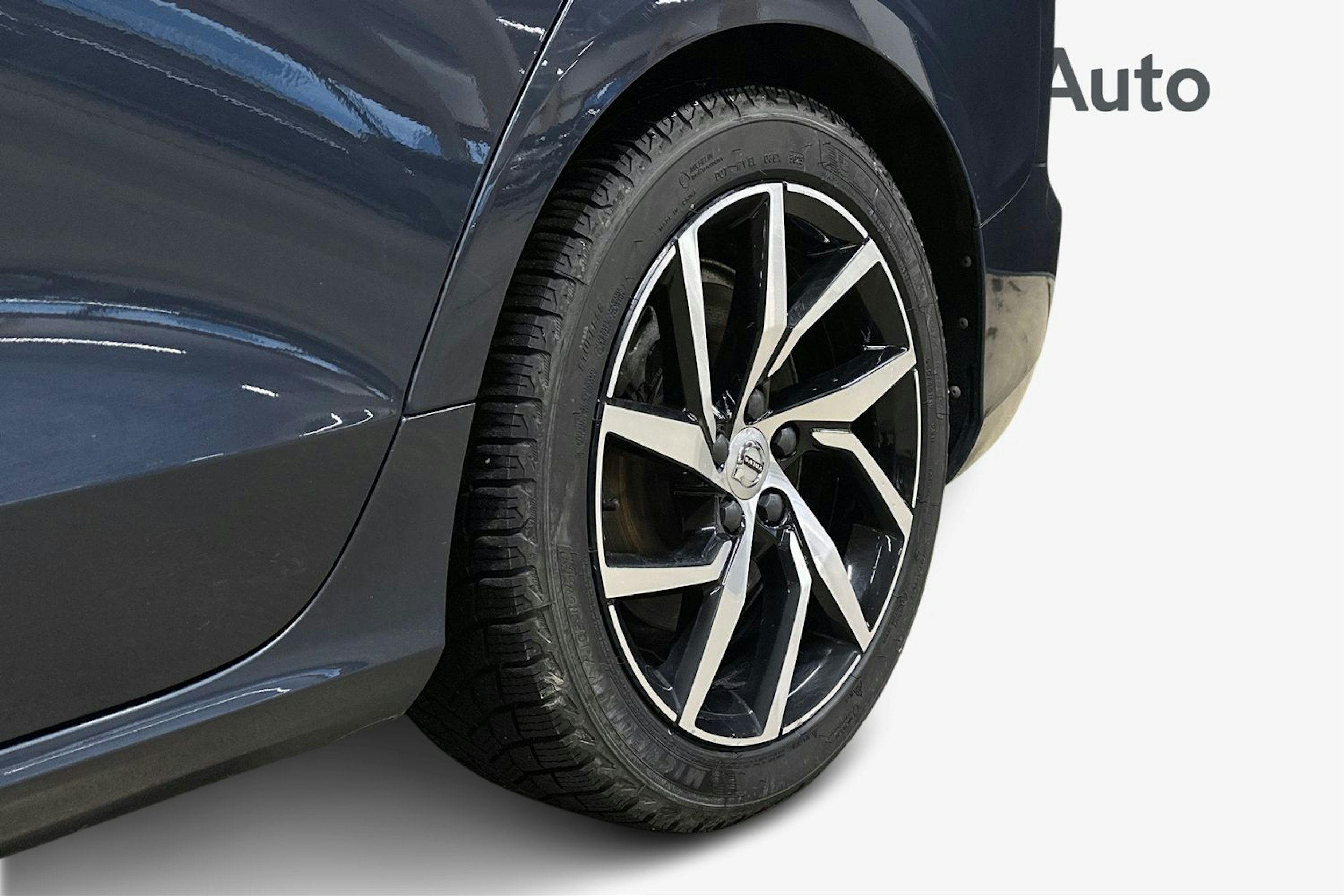 sininen Volvo V60 2022 kuva 9.