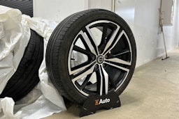 sininen Volvo V60 2022 kuva 10.