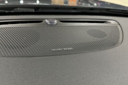 sininen Volvo V60 2022 kuva 14.