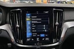sininen Volvo V60 2022 kuva 16.
