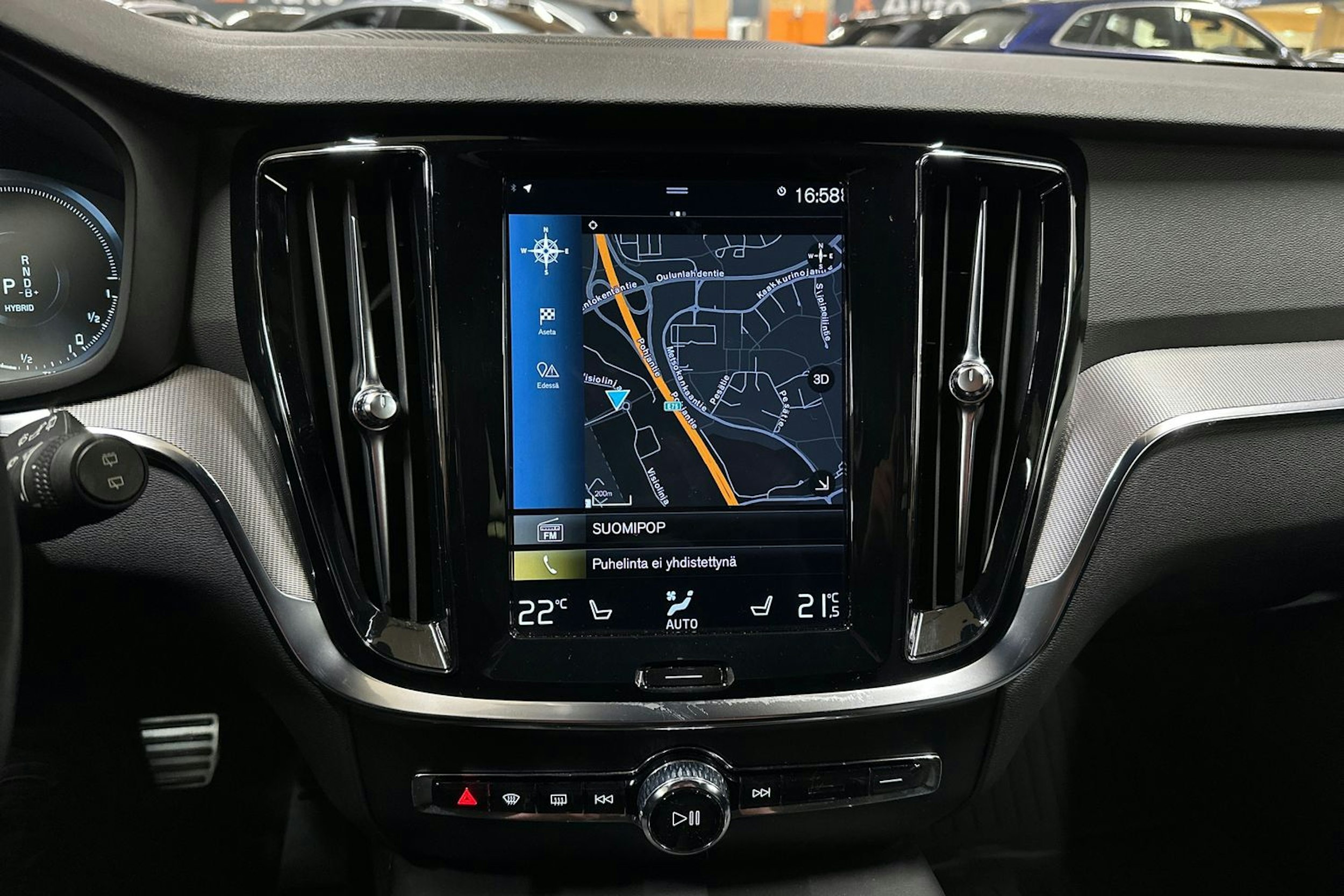 sininen Volvo V60 2022 kuva 19.