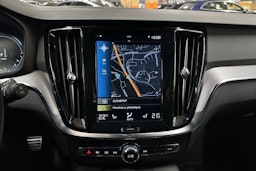 sininen Volvo V60 2022 kuva 19.