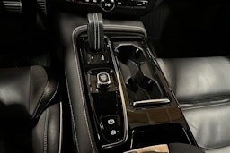 sininen Volvo V60 2022 kuva 20.