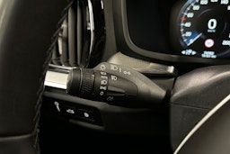 sininen Volvo V60 2022 kuva 23.