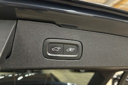 sininen Volvo V60 2022 kuva 29.