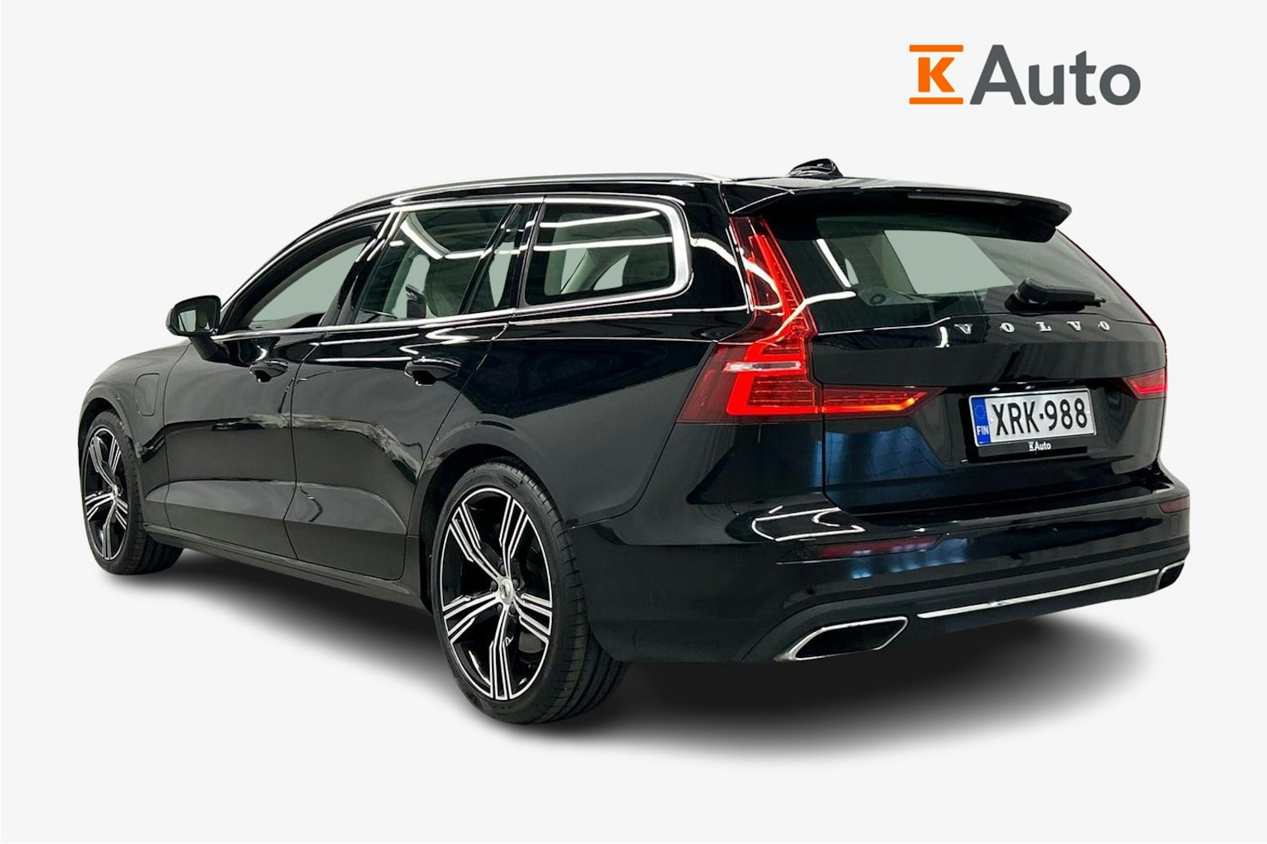 musta Volvo V60 2022 kuva 2.