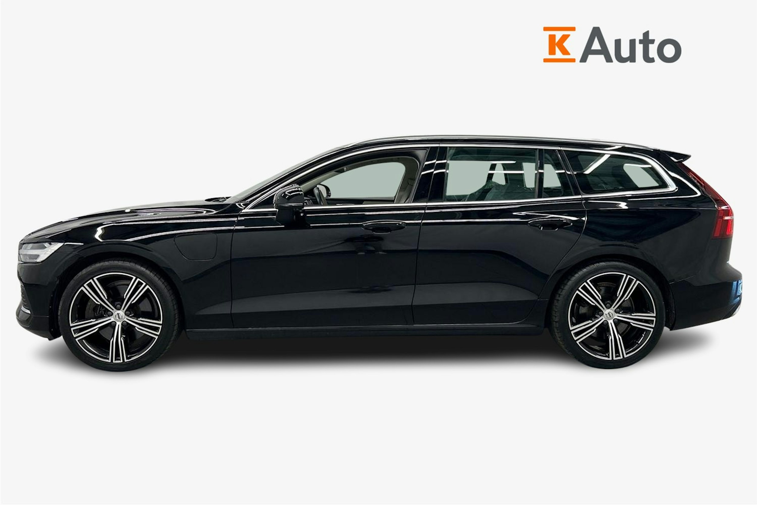 musta Volvo V60 2022 kuva 6.