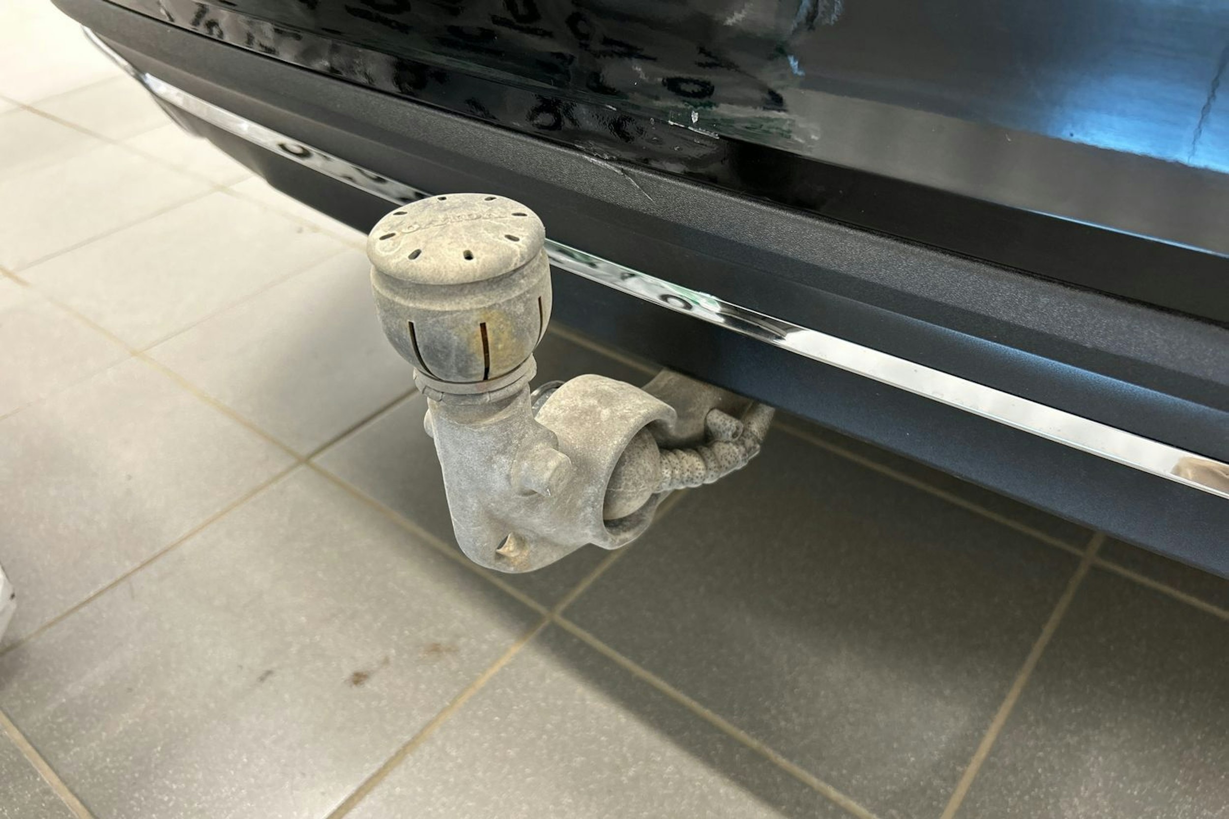 musta Volvo V60 2022 kuva 15.