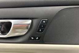 musta Volvo V60 2022 kuva 20.