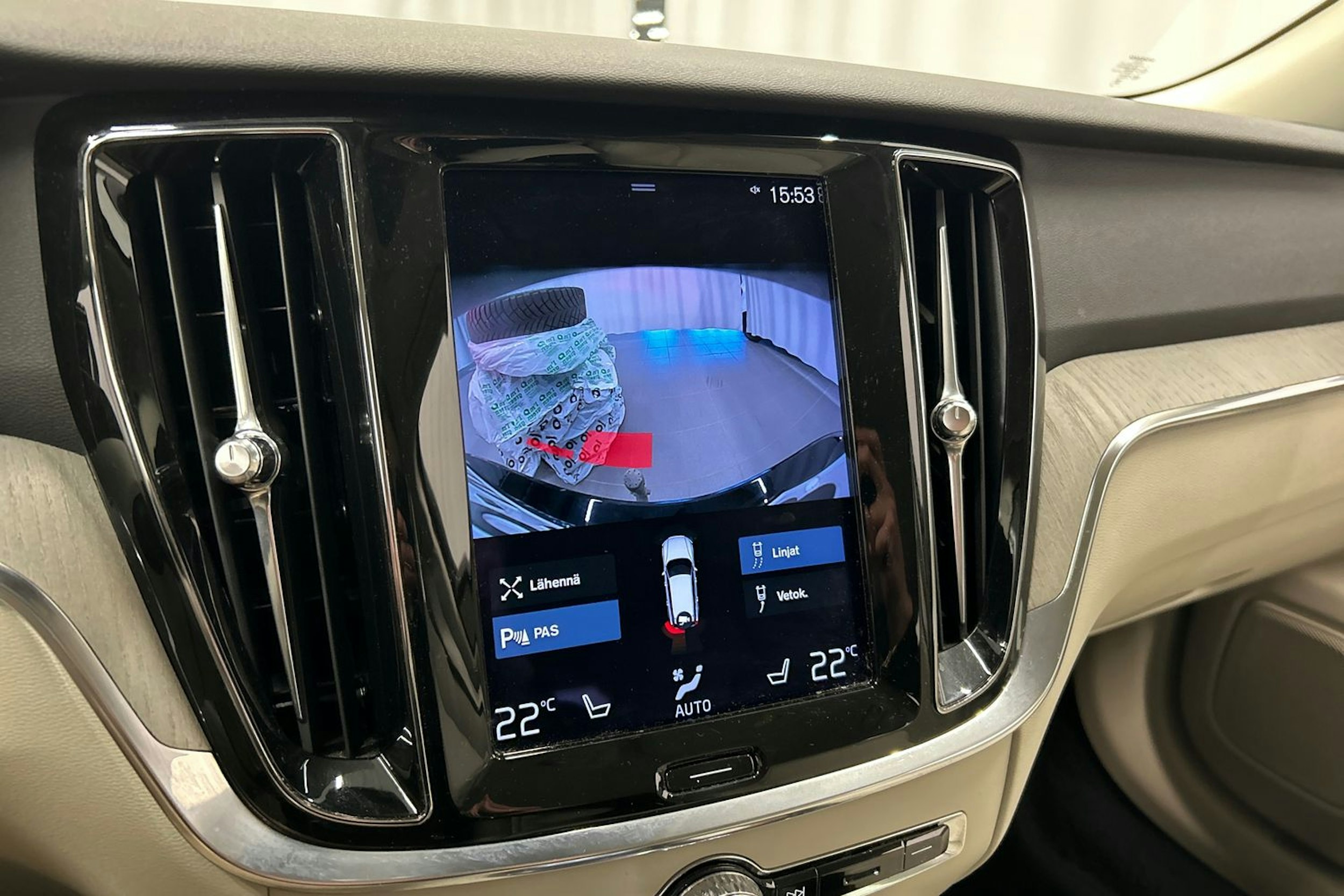musta Volvo V60 2022 kuva 25.