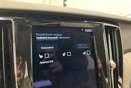 musta Volvo V60 2022 kuva 26.