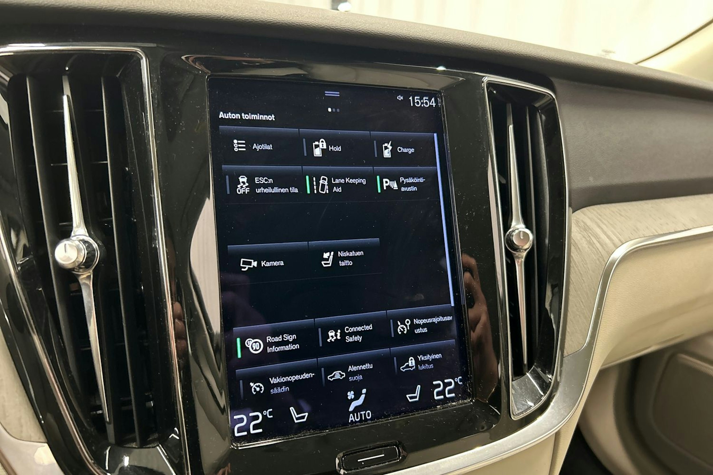 musta Volvo V60 2022 kuva 27.