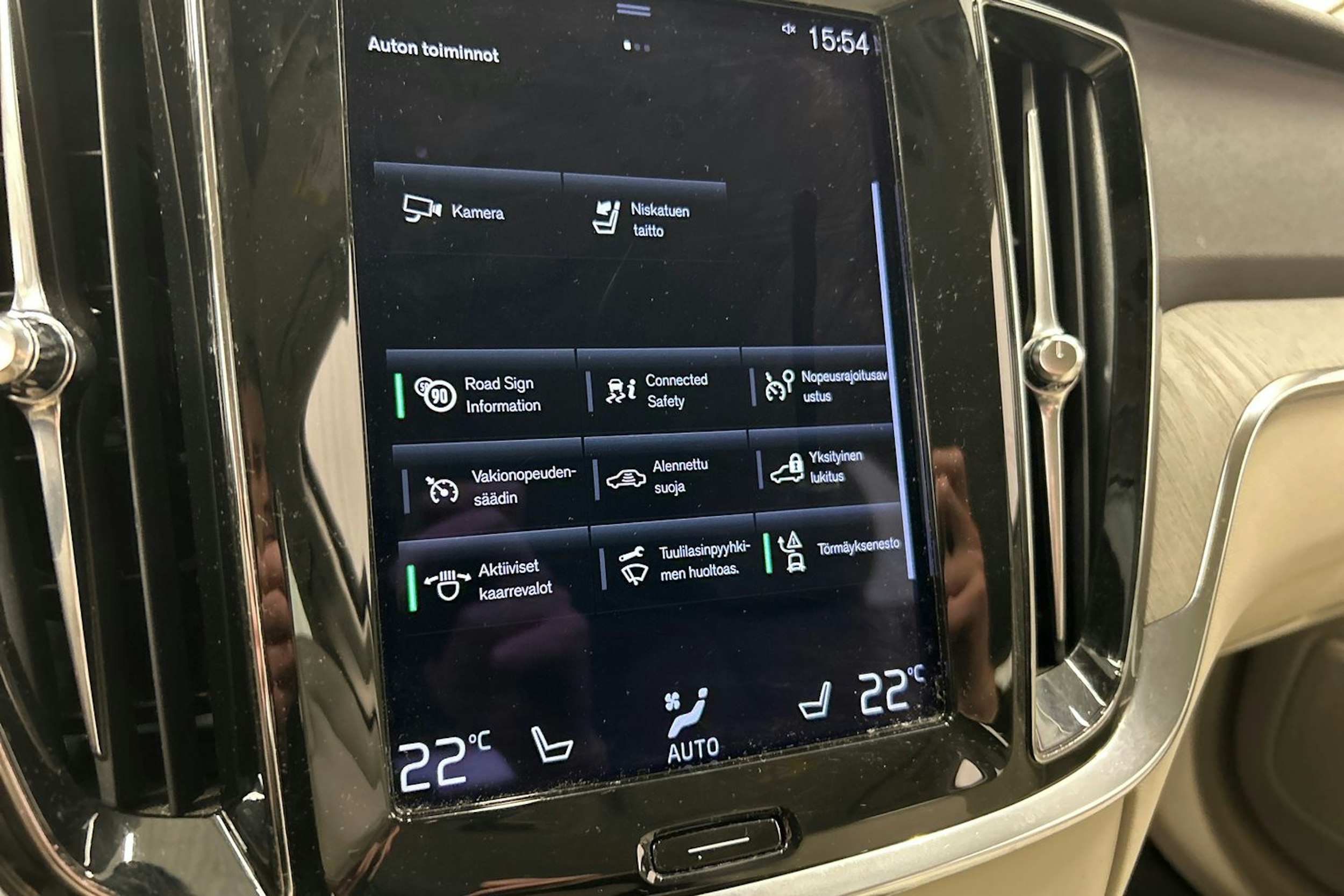 musta Volvo V60 2022 kuva 28.