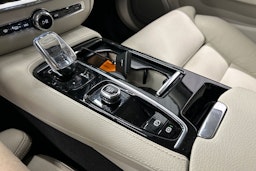 musta Volvo V60 2022 kuva 29.