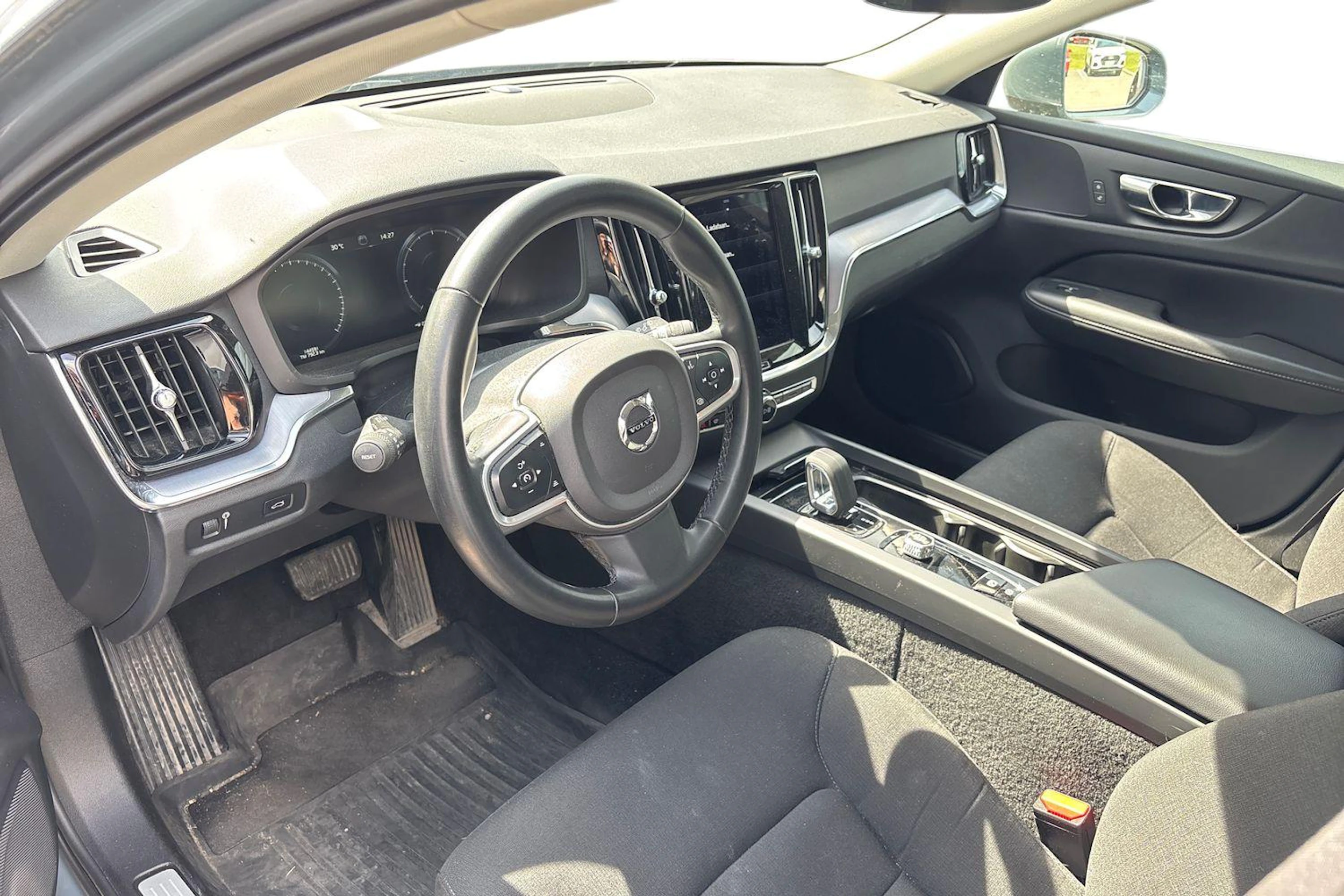 harmaa Volvo V60 2022 kuva 3.