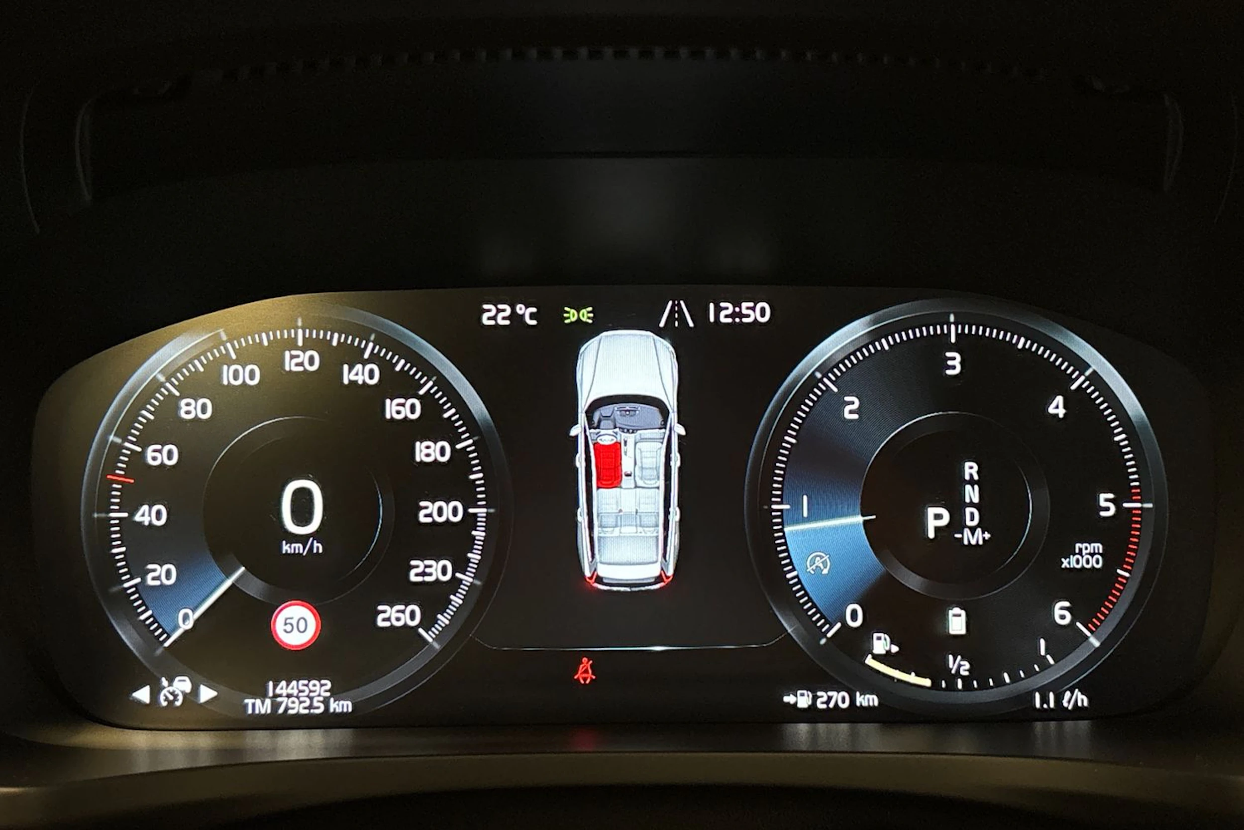 harmaa Volvo V60 2022 kuva 16.