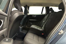 Sininen Volvo V60 2022 kuva 8.