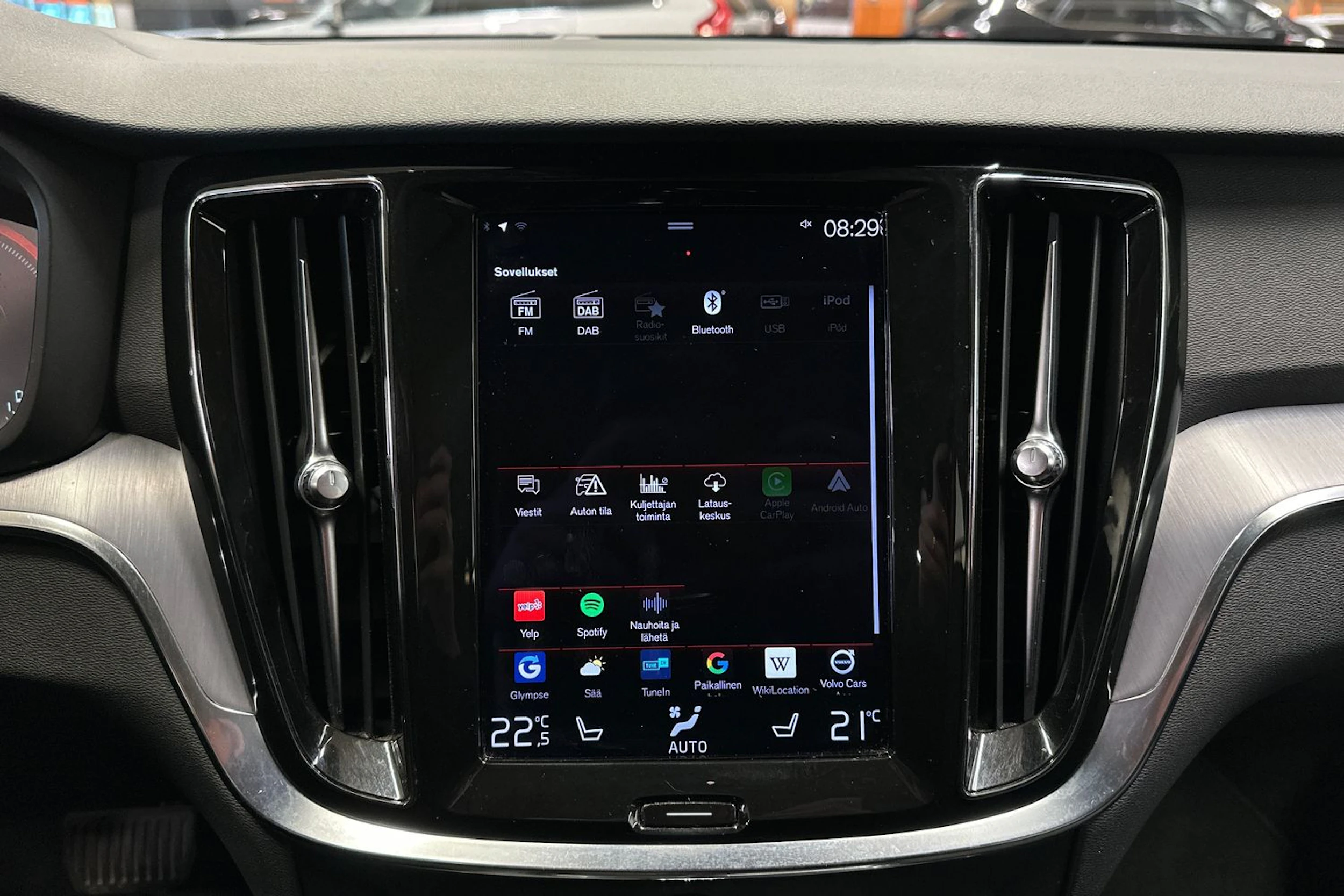 Sininen Volvo V60 2022 kuva 12.