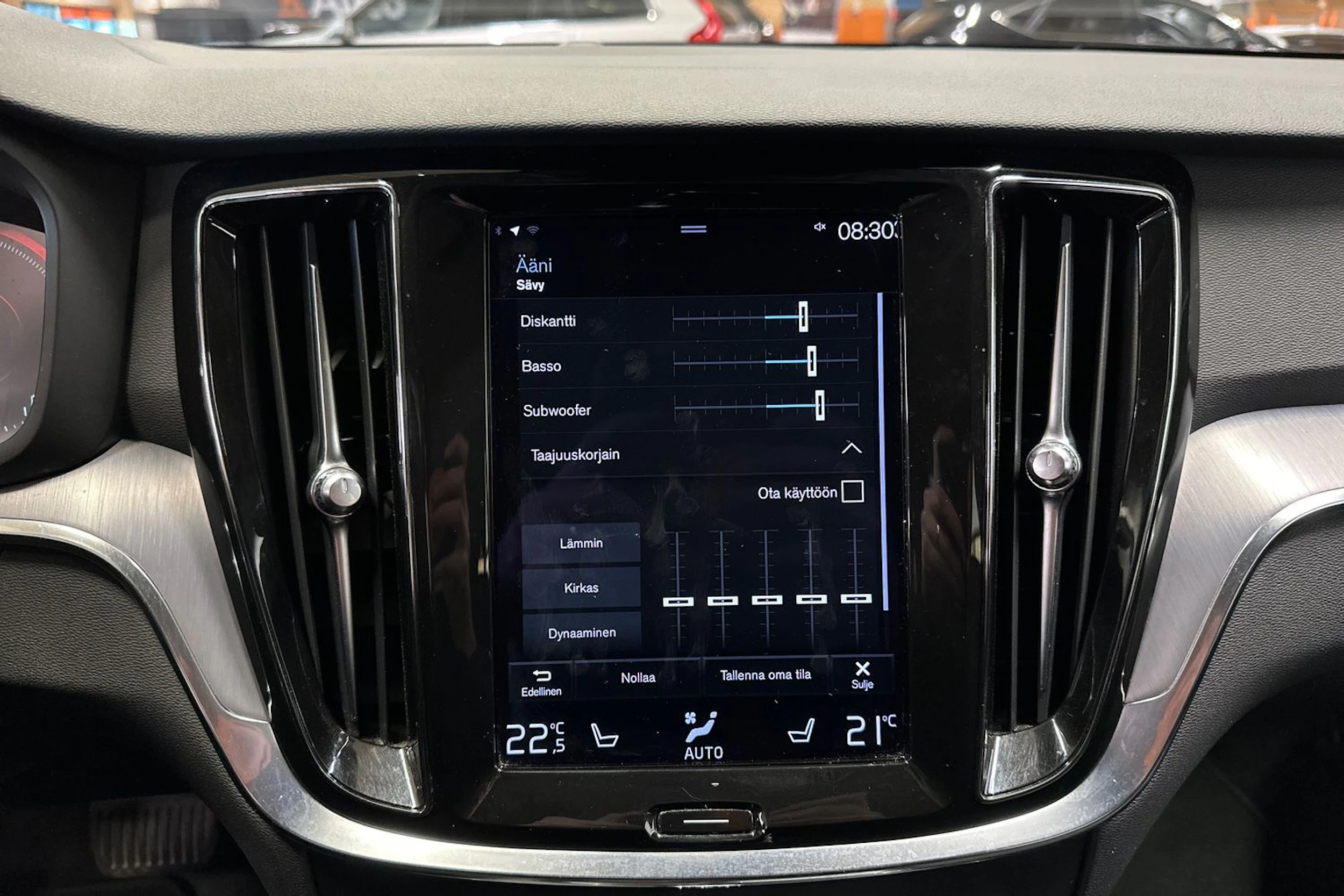 Sininen Volvo V60 2022 kuva 14.