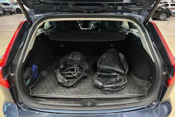 Sininen Volvo V60 2022 kuva 19.