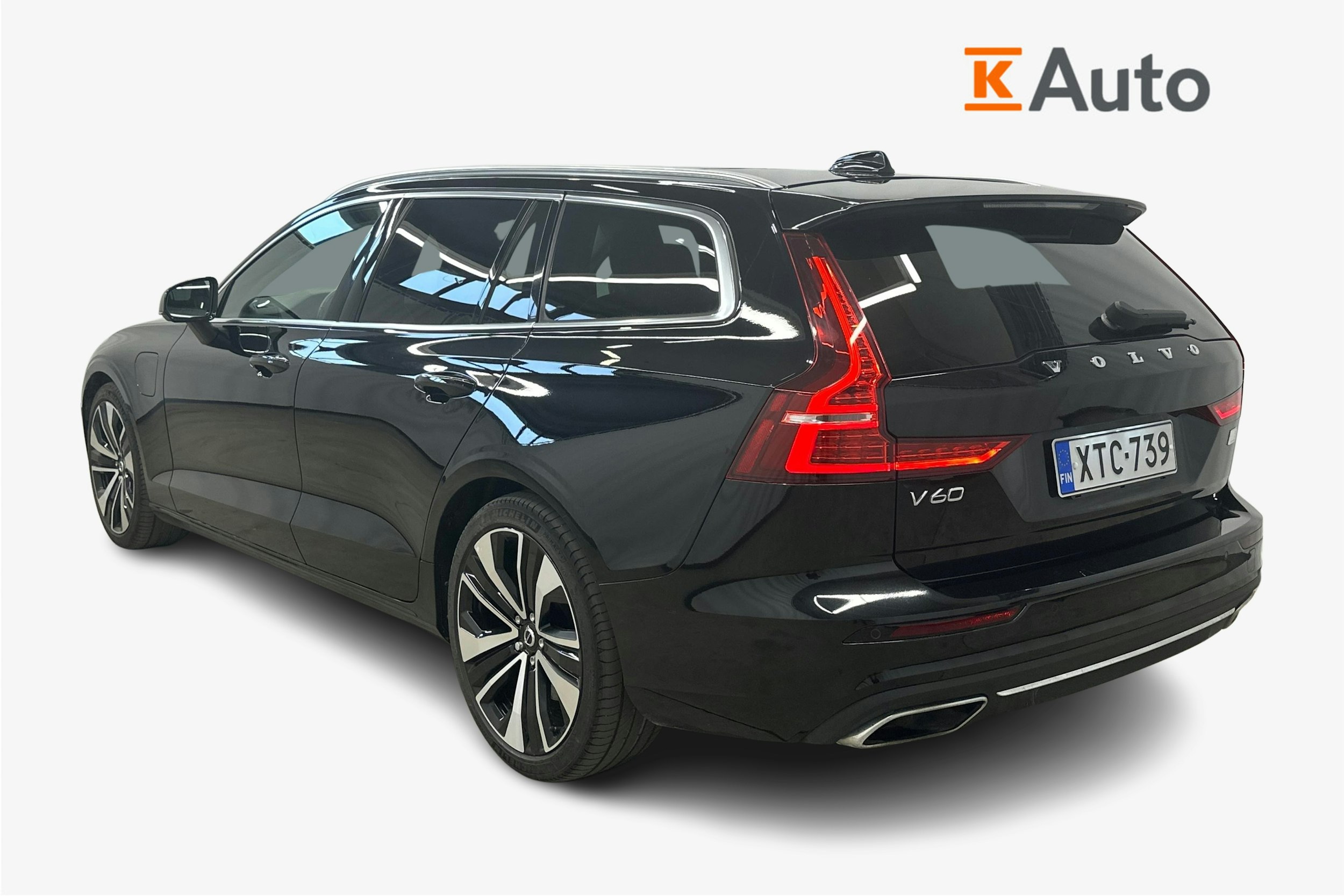 musta Volvo V60 2022 kuva 2.