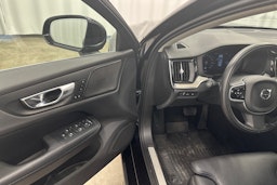 musta Volvo V60 2022 kuva 14.