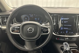 musta Volvo V60 2022 kuva 15.