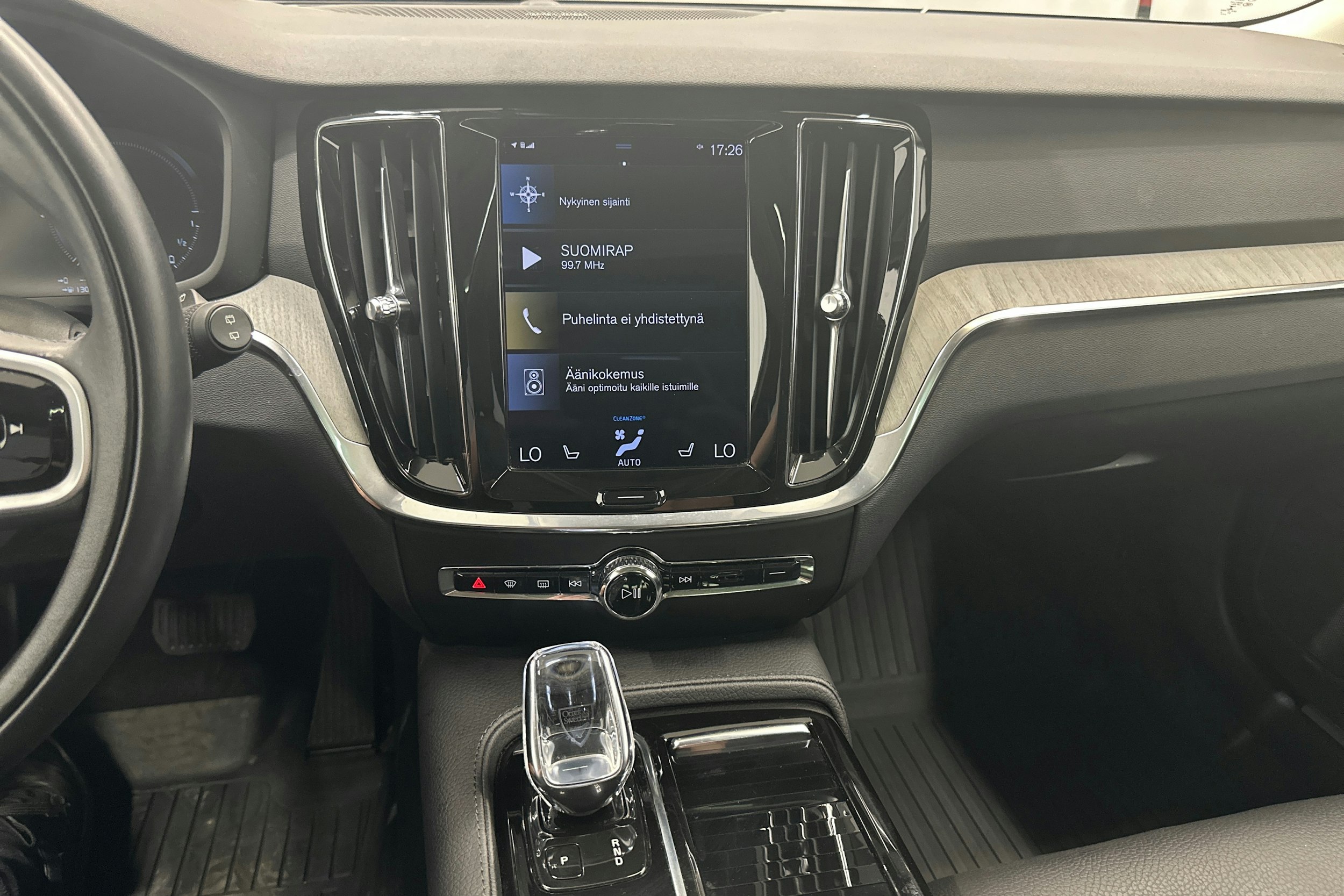 musta Volvo V60 2022 kuva 19.