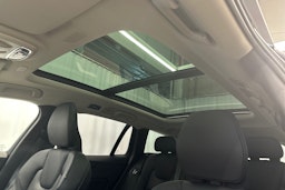 musta Volvo V60 2022 kuva 23.