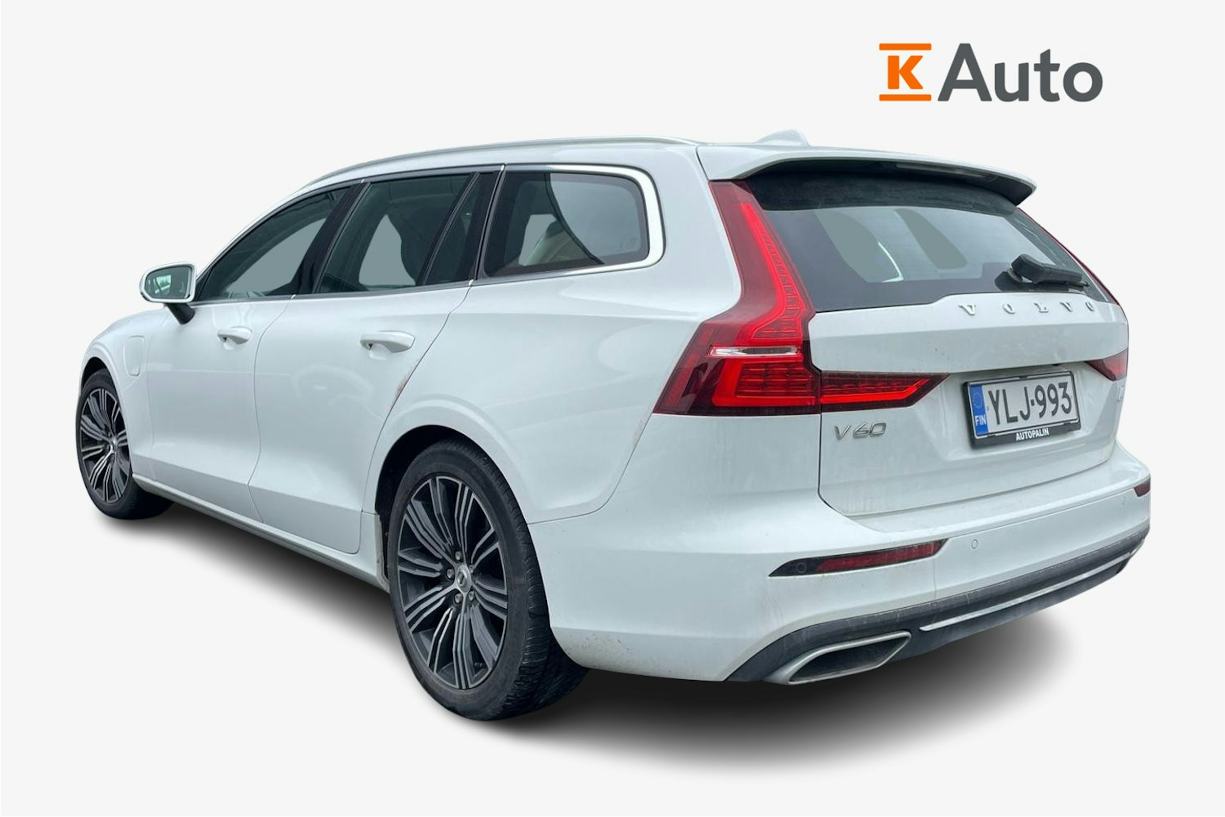 valkoinen Volvo V60 2022 kuva 2.