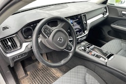 valkoinen Volvo V60 2022 kuva 3.