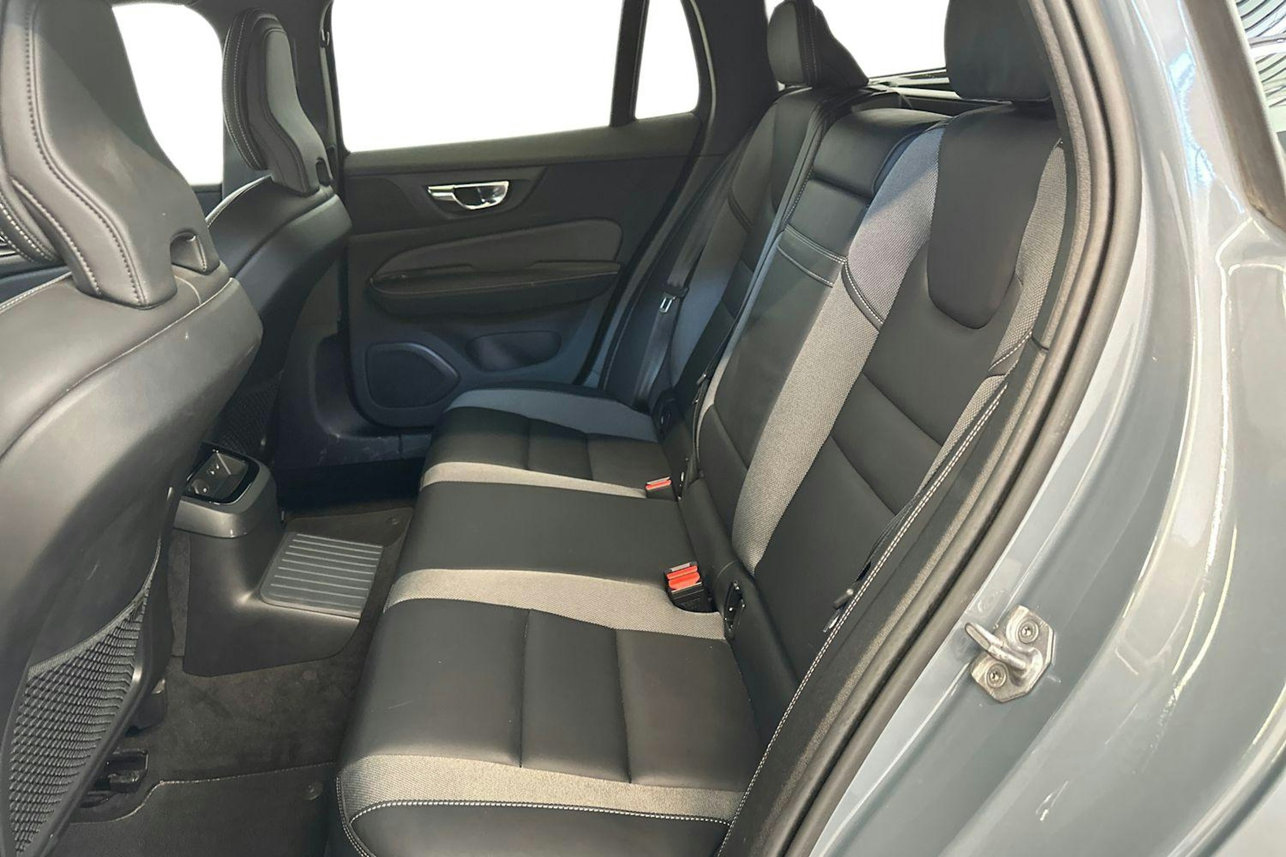 harmaa Volvo V60 2022 kuva 10.