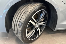 harmaa Volvo V60 2022 kuva 11.
