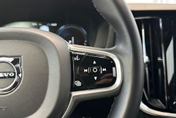 harmaa Volvo V60 2022 kuva 17.