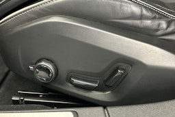 harmaa Volvo V60 2022 kuva 25.