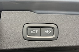 harmaa Volvo V60 2022 kuva 26.