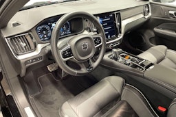 musta Volvo V60 2022 kuva 7.