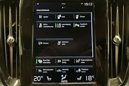 musta Volvo V60 2022 kuva 18.