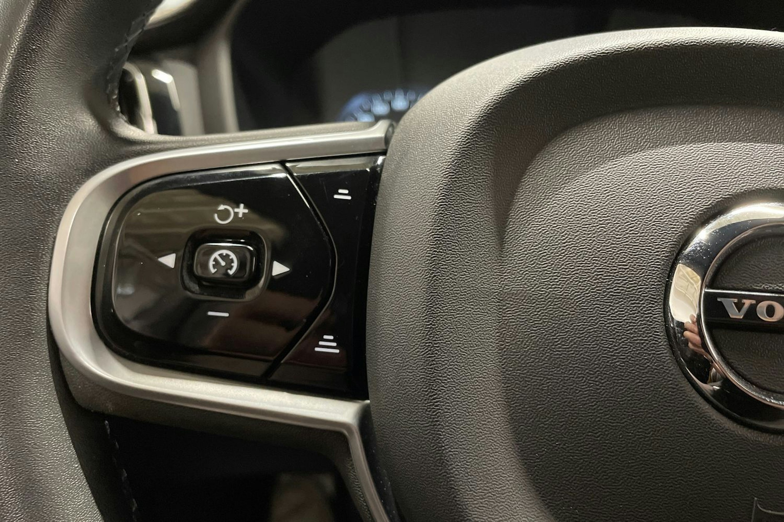 musta Volvo V60 2022 kuva 26.