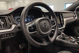 musta Volvo V60 2022 kuva 29.