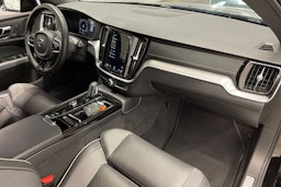 musta Volvo V60 2022 kuva 31.